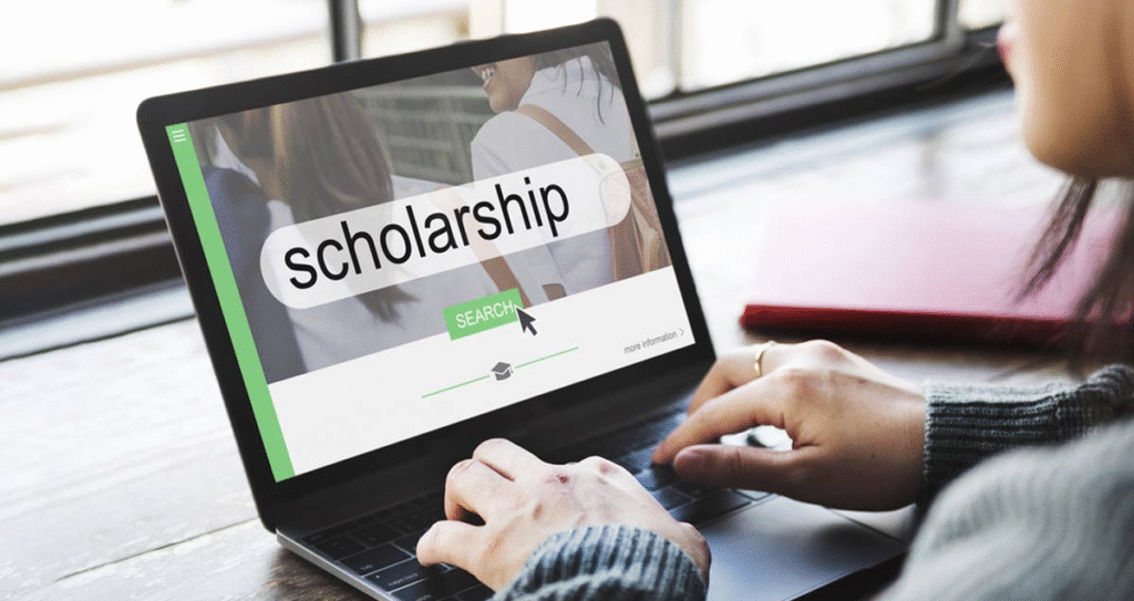 Student Loans vs Scholarships: Which Is Better for Students?