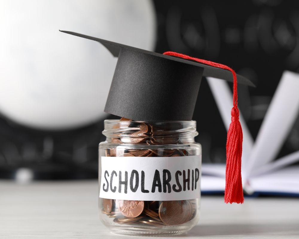 Student Loans vs Scholarships: Which Is Better for Students?