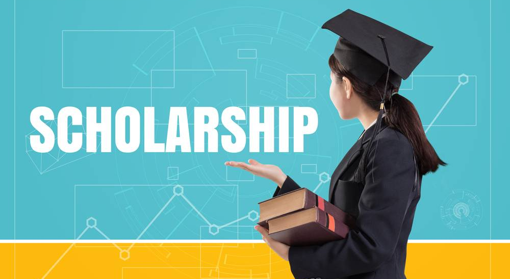 Student Loans vs Scholarships: Which Is Better for Students?
